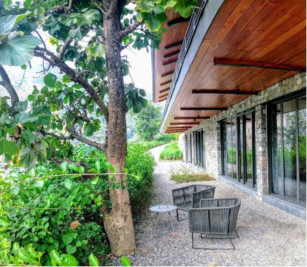 Taj Rishikesh Resort And Spa Дехрадун Екстериор снимка